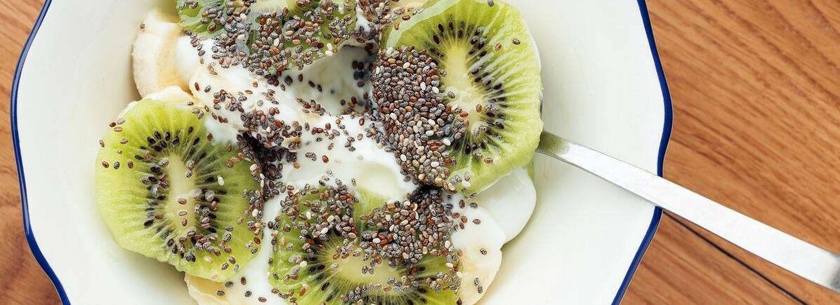 A chia magban több vas található mint a spenótban, és finomabb ételeket is lehet vele készíteni mint a spenótból A chia mag több kalciumot tartalmaz mint a tej, ezért érdemes fogyasztani