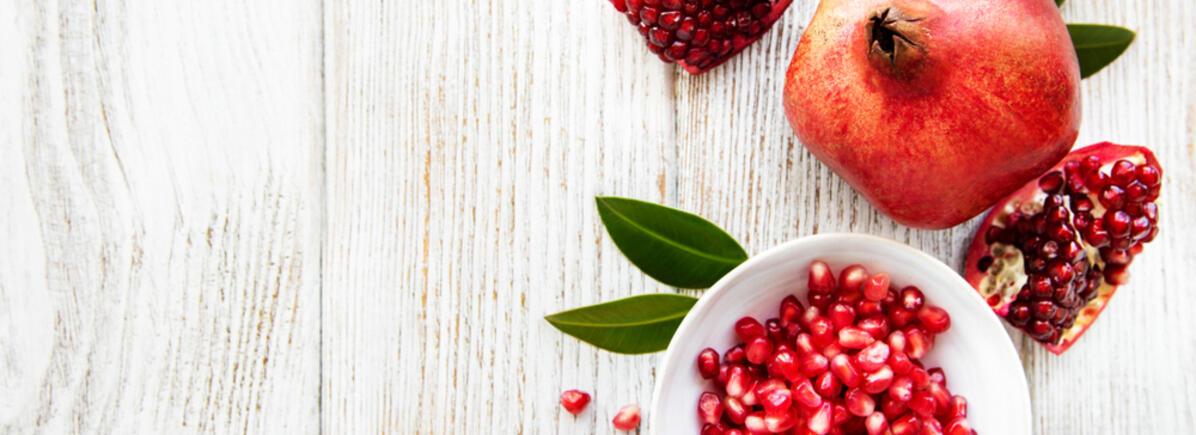 Az alábbi őszi gyümölcsök segítségével feltöltheted a szervezetedet vitaminokkal, melyek kívül-belül szépítenek. ránctalanítás, őszi gyümölcs, gránátalma, alma, fekete áfonya, vitamin