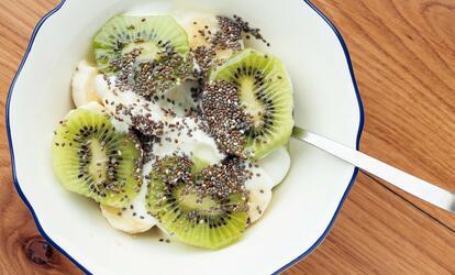 A chia magban több vas található mint a spenótban, és finomabb ételeket is lehet vele készíteni mint a spenótból A chia mag több kalciumot tartalmaz mint a tej, ezért érdemes fogyasztani
