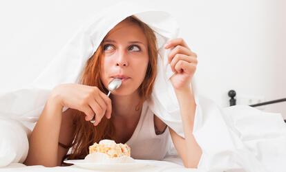 egészséges nassolnivalók lefekvés előtt éjszakai snackek
