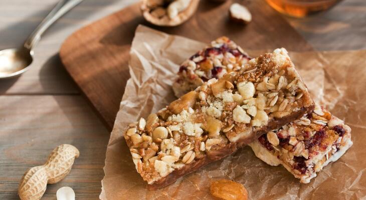 Mogyoróvajas granolaszelet házi recept Mogyoróvajas granolaszelet egyszerűen