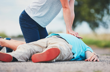 Újraélesztés (CPR) egyszerűen, 3 lépésben