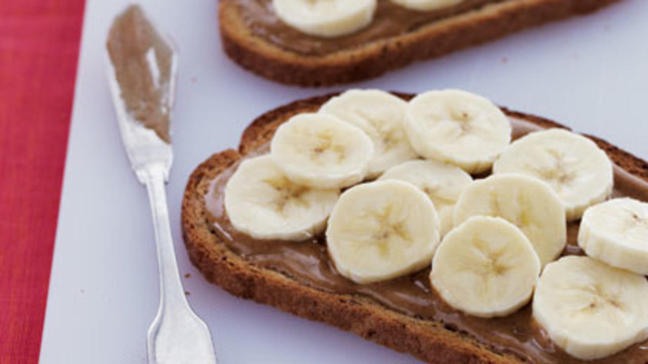 Ideális ételek edzés előtt - Mogyoróvaj banánnal
